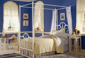  twin size canopy beds.